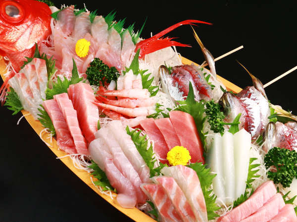 夕食一例☆金目鯛含む5種以上舟盛