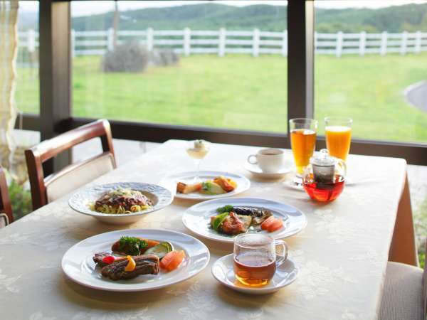 *ランチ一例/高原の美しい風景を眺めながらお食事をお楽しみいただけます。