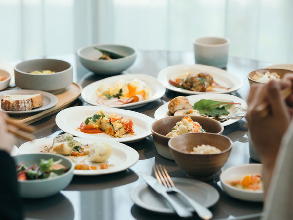 朝食は選べるデリスタイル