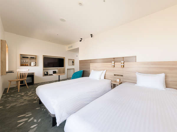 【客室】ユニバーサルツイン・部屋広さ…31㎡・宿泊人数…1～3名・ベッド幅…120cm