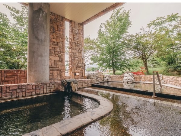 川のせせらぎが聴こえる露天風呂