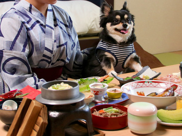 【部屋食イメージ】夕食時も一緒に過ごせるね