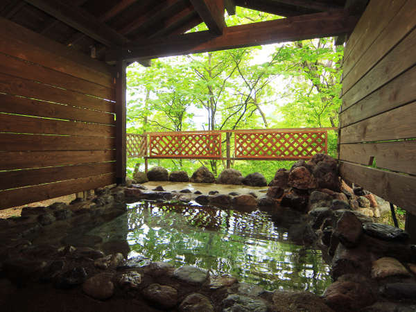 ◆貸切露天風呂からは、四季折々の美しい景色をお楽しみいただけます。