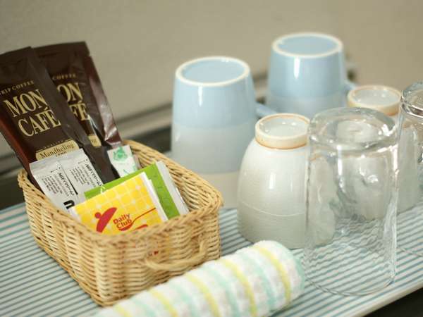 コーヒー・紅茶・緑茶・砂糖・ミルクもご用意しております。