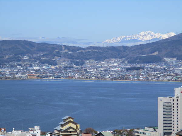 諏訪湖より北アルプス連峰