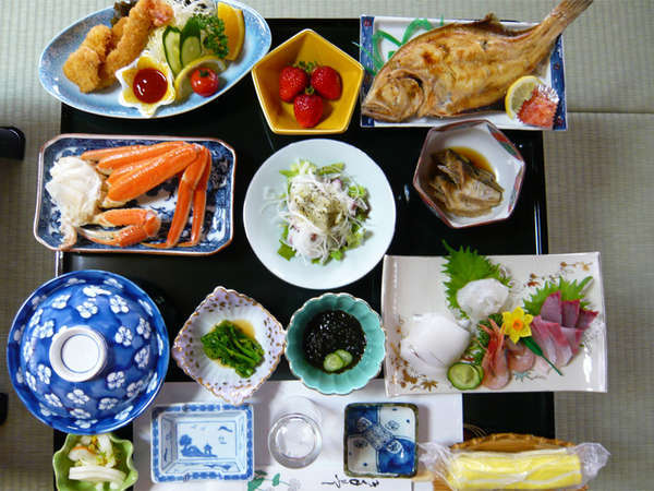 *夕食一例/魚介類中心の日替わり『舟盛り宴席』をご用意します。