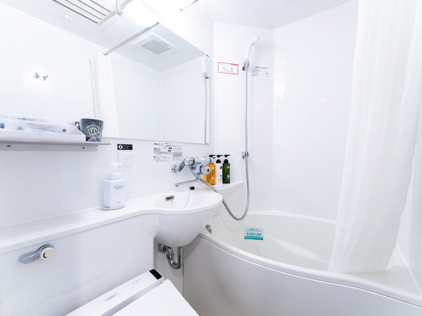 通常の浴槽より約20%の節水かつゆったり入浴できるアパホテルオリジナルユニットバス。