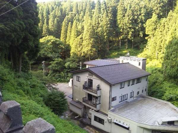 医王山の麓山の谷あいの一軒宿