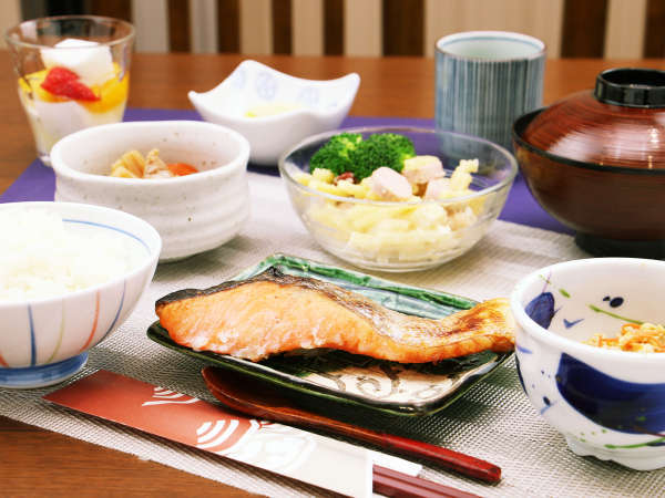 大きなお風呂と美味しい料理のビジネスの宿　旅館なぎさ亭のプラン「【朝食付】手作り朝ごはんを食べて、しっかりと栄養補給♪　【休日同料金】Wi-Fi完備」