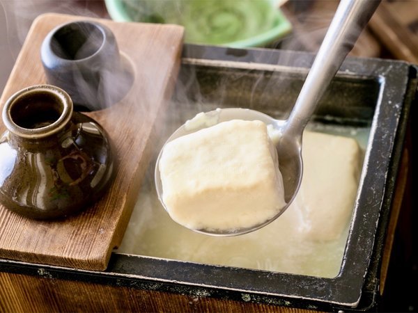 温泉を使用した朝食の湯豆腐(写真はイメージです)