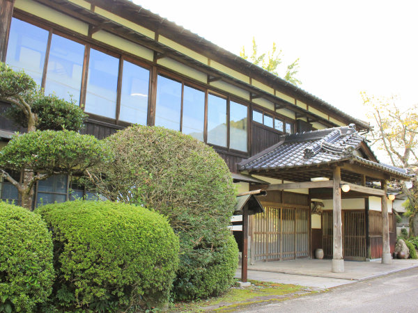 *外観／昔ながらの日本家屋で美食と温泉を堪能できるオーベルジュ