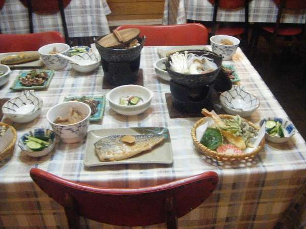 夕食の一例です。季節により変わります。