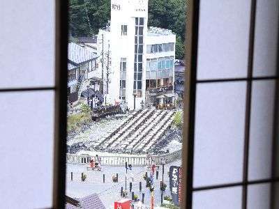 湯畑を望む なつかしの湯宿 ぬ志勇旅館の写真その4