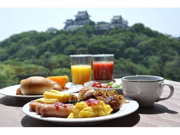 和歌山城を見ながらのご朝食はいかがでしょうか？9階朝食会場から和歌山城をご覧いただけます