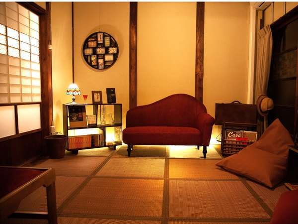 LIVINGROOM④