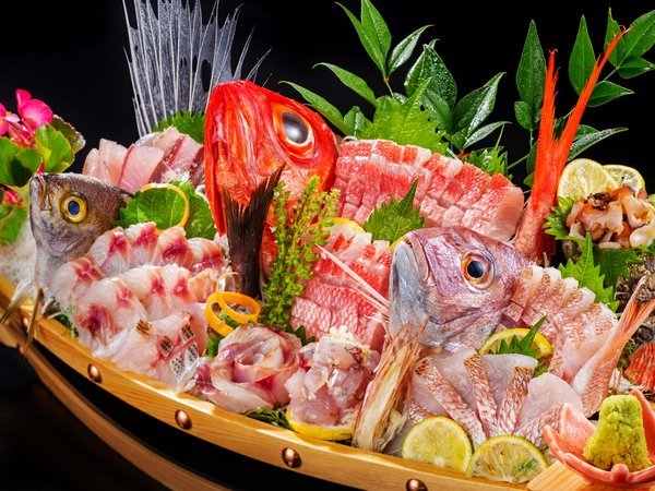 【別注料理】お祝い事や記念日に！豪快な地魚の舟盛り