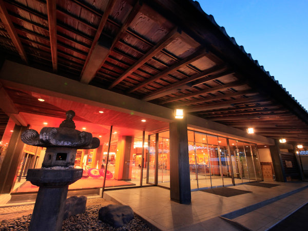 【外観】加賀百万石の伝統文化と近代建築との融合をテーマに、館内の随所をリニューアルしました。