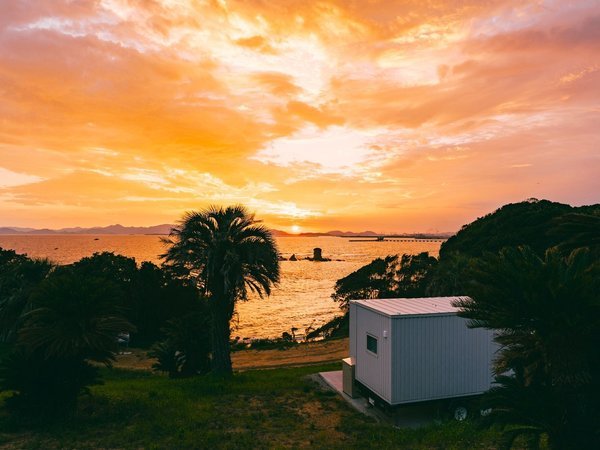 日本海に沈むサンセットを眺めながら特別なひとときを。