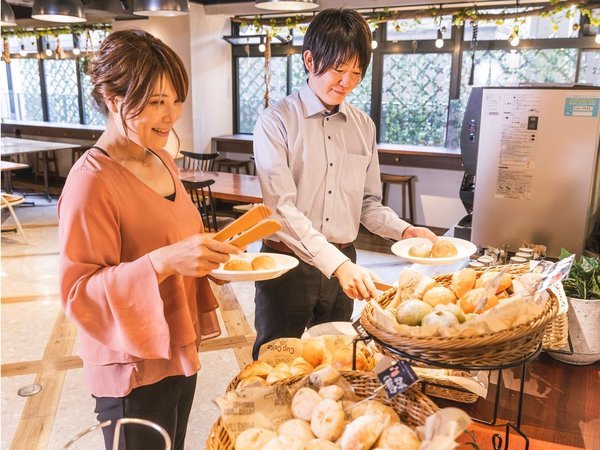 ☆朝食無料☆自家製の焼き立てパンをご賞味ください！