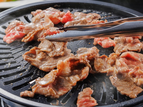 【蔵王名物ジンギスカン膳】ジューシーな生ラムを鉄鍋でお好きな焼き加減で召し上がれ