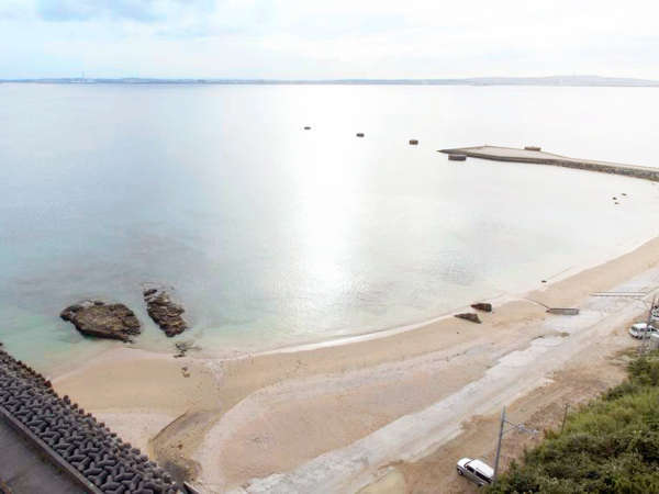 【周辺】沖縄では珍しい東海岸沿いにあるダイビングポイントのレッドビーチ
