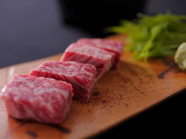 １日８組限定　～間人蟹と地魚料理～　大人の絶景隠れ宿　寿海亭のプラン「【料理長オススメ】冬・人気定番◆北洋産ズワイガニフルコース（1人1杯）に絶品京都丹波牛ステーキ付」