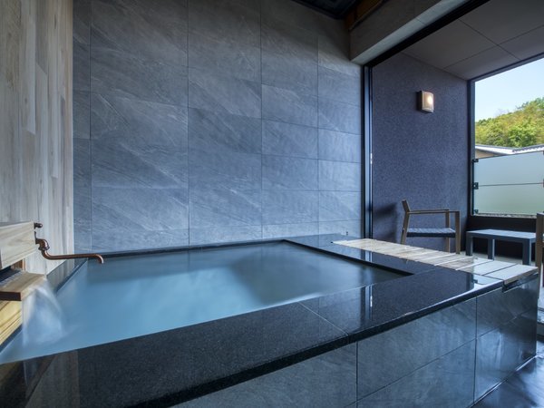 洋モダン～Executive Type～　当館唯一の半露天風呂がお部屋についている客室タイプです。