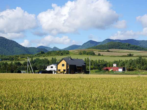 田園風景の真中でゆっくりお過ごしください。