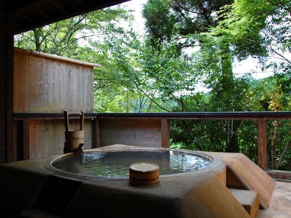 【貸切風呂】日本でココだけ！土俵をイメージして作られた「どすこい風呂」。眺めも良好！