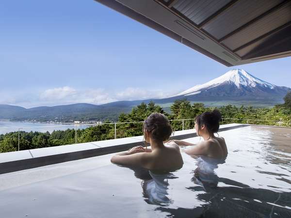 富士山と湖を望む「はなれの湯」