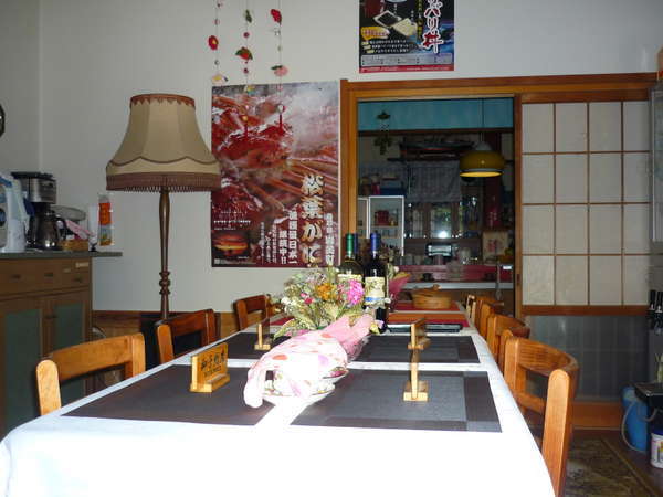 食堂・談話室（２４時間お茶、珈琲、紅茶等が自由にお飲み頂けます）
