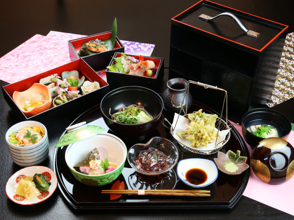 #春-笹倉　最上級コースで贅沢に。春の訪れを感じる鮮やかな料理たち　