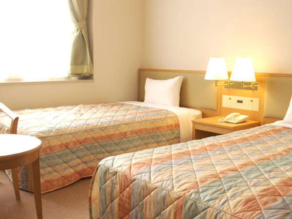 ・洋室は全室ツインルームでベッドサイズはゆったりと寛げるセミダブルサイズです。