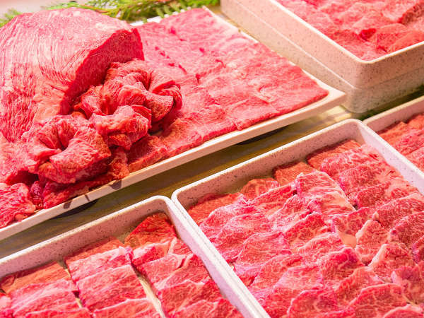 【夕食バイキング】国産霜降牛の焼肉は夕食バイキングの１番人気！！