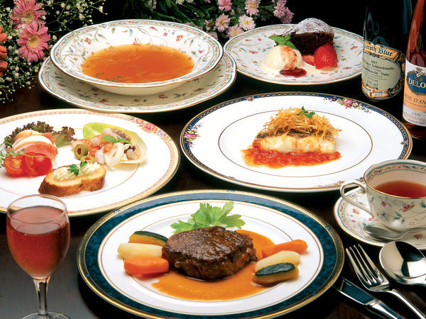 【夕食一例（大人）】魚料理・肉料理両方楽しめる本格欧風コース料理