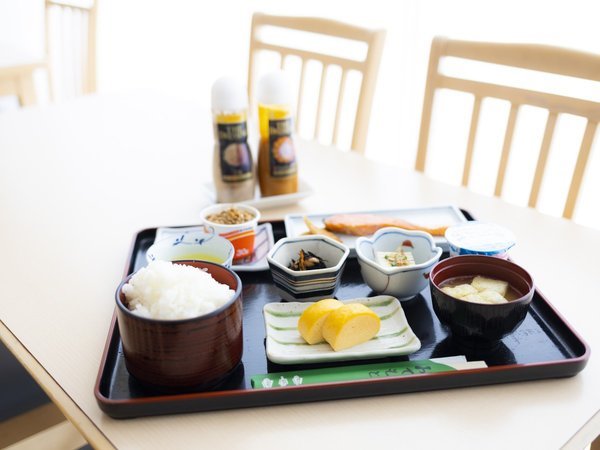 【新館】朝食：和食　地元の食材を利用したボリューム満点和食メニュー