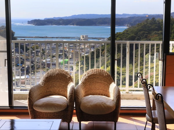 客室からの眺望例。勝浦の海を眺めながらゆったりと　※一例
