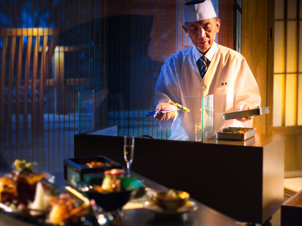 ■夕食はお部屋で目の前で揚げる天麩羅がとても人気です。