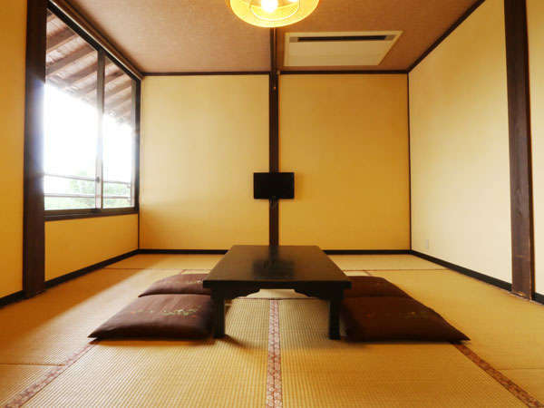 【和室８畳】シンプルで少しノスタルジックな和の空間です。