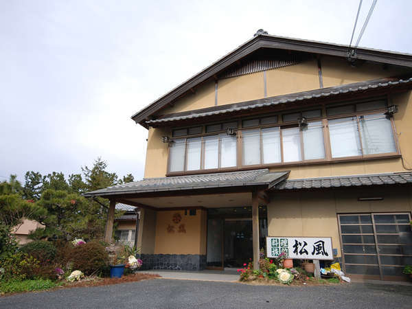 ようこそ、料理旅館　松風へ。冬のごちそう蟹料理はもちろん、年間を通じて新鮮な海の幸をご提供。