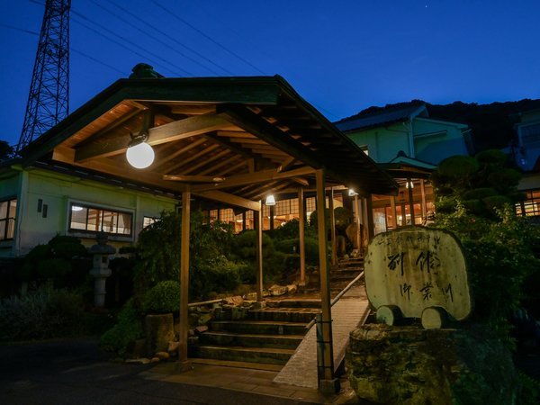 下関で一年中新鮮なふぐ料理を堪能できる旅館 みもすそ川別館の写真その1