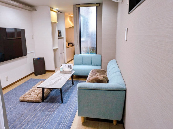 ・【部屋】1ルームタイプのお部屋。簡易キッチンや洗濯機も完備しております