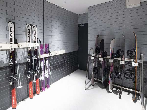 ◆スキーラック室 兼 自転車ラック室◆スキーヤーや、夏のサイクリストに便利な、専用ルームをご用意。