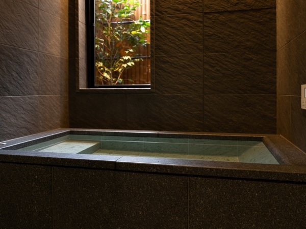 十和田石浴槽の客室風呂