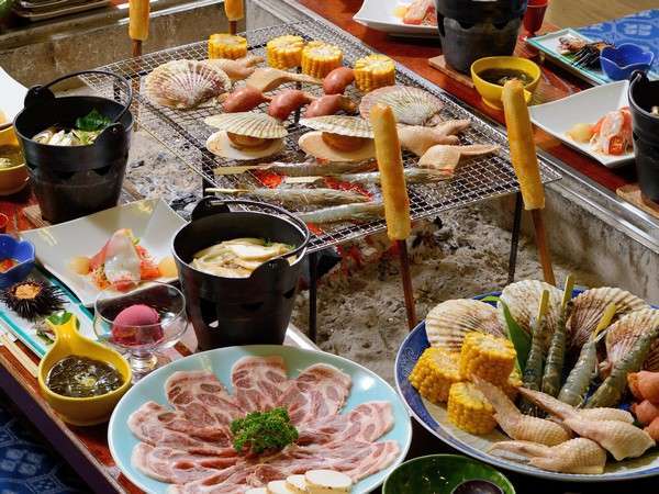 十和田湖高原ポーク桃豚、味噌付けタンポ、せんべい汁などの炉端料理一例