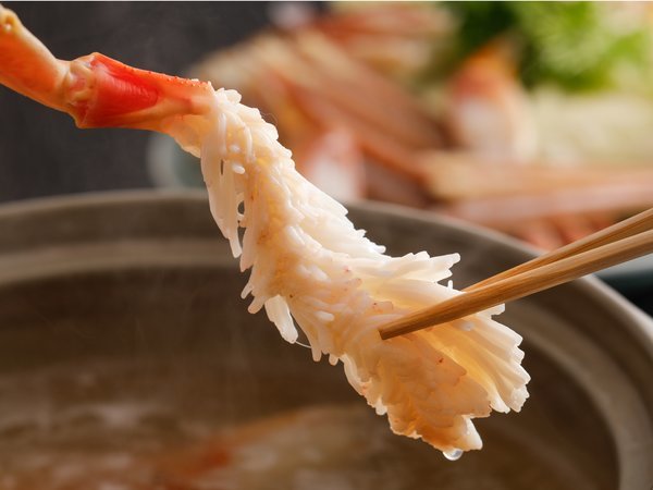【活ガニのカニしゃぶ】花が咲いたような活ガニのカニしゃぶは、口の中に旨味が広がる!