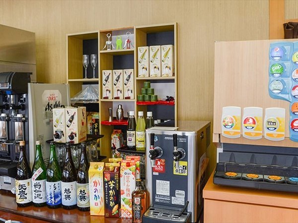 飲み放題コーナー　ビール、日本酒、焼酎、アルコール類の他、ソフトドリンクも豊富に取り揃えております。