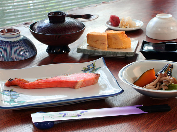 【朝食】朝は手づくり和朝食で元気にいってらっしゃい