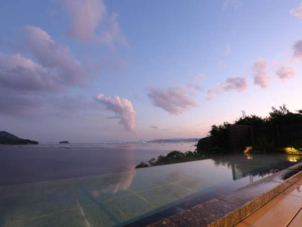 【夕景のマルミエロテン】海と工場夜景のコントラストが綺麗。＊20数段階段有＊日毎男女入れ替え制