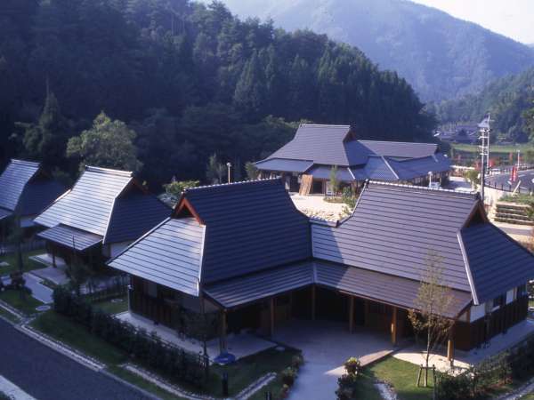 *昔ながらの田舎に帰ってきたような、ほっとする里山の風景